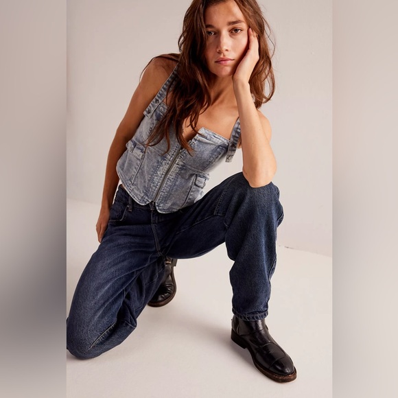 WE THE FREE Augusta High Rise Slim Barrel Jeans Size 28 Distressed Dark Wash New - Picture 7 of 16